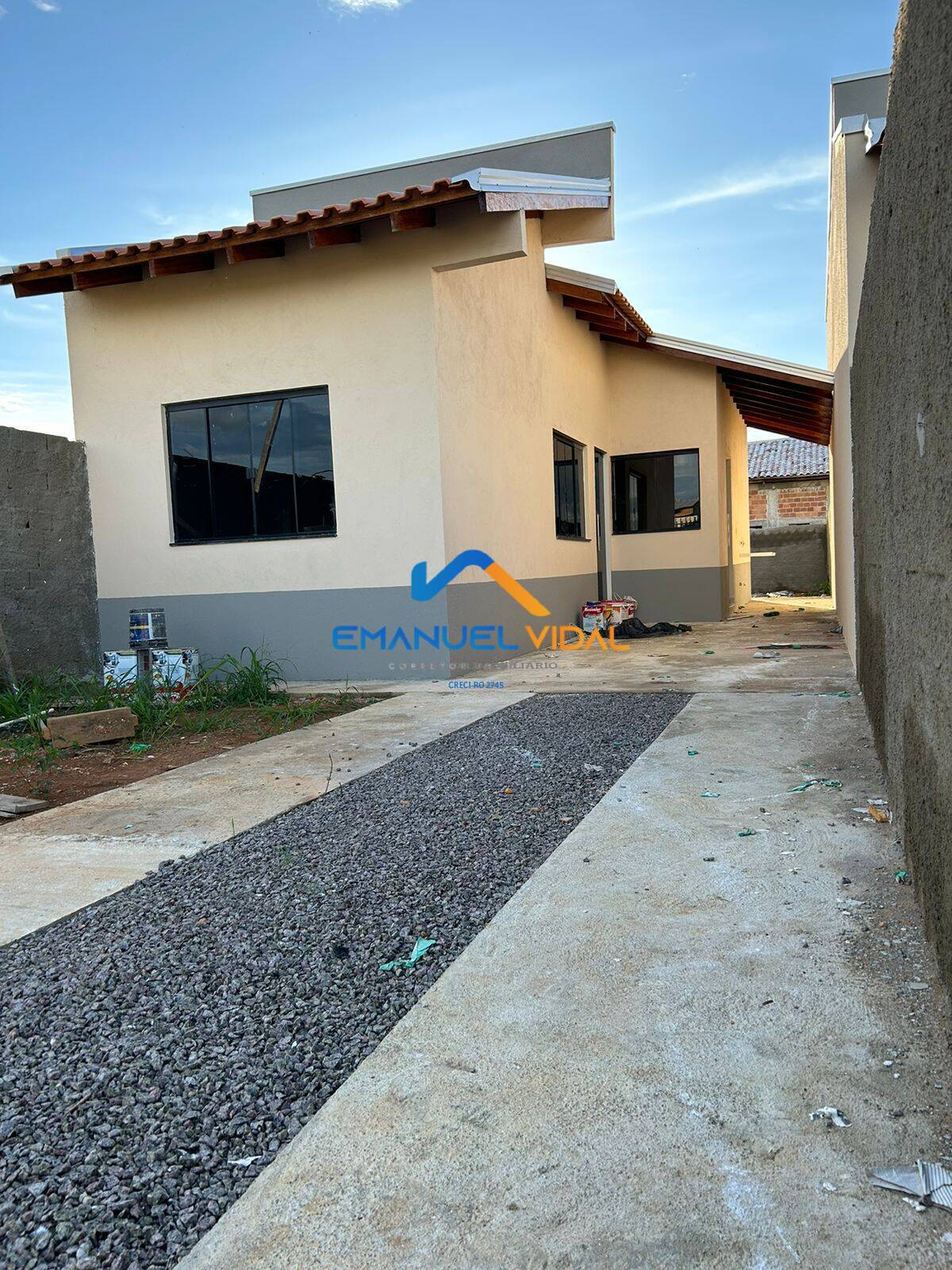 Casa à venda com 2 quartos, 125m² - Foto 1